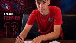 Септември обвърза юноша с договор