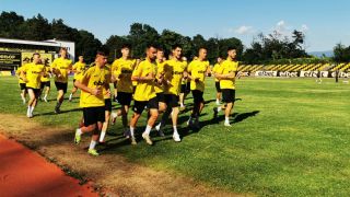 Миньор стартира с 25 играчи, нов треньор и опитен голмайстор