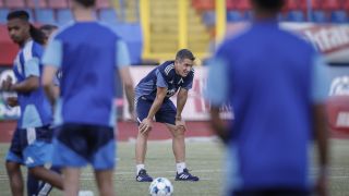 Веласкес избра групата за мача с Борац