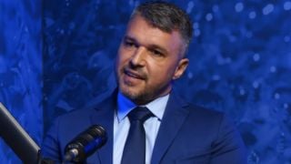 Валери Божинов започва работа в Левски