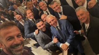 Стоичков и куп легенди гледат заедно Франция - Испания