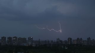 Буря блокира Меси и Аржентина