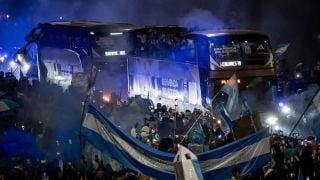 Меси не се прибра с отбора в Аржентина