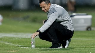 Само един от ЦСКА говори на летището, няма да е Янев