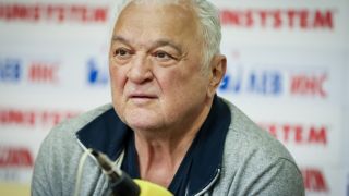Сашо Диков става на 74