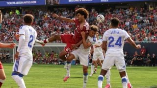 Ливърпул поведе 2:0, падна с 2:4