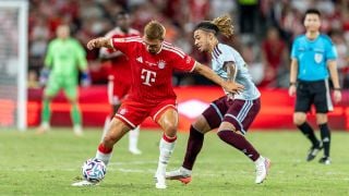 Астън Вила преговаря за халф на Байерн