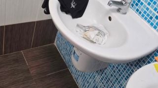 Мръсно бельо и счупена баня, дубълът на Левски с грозна постъпка