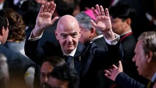 Разбра се каква сума издействал Инфантино за любовницата си