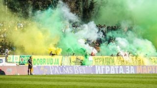 Футболисти на наш тим оставени без обяд преди официален мач