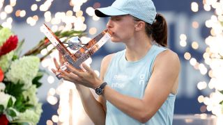 Ига Швьонтек с първа титла за годината