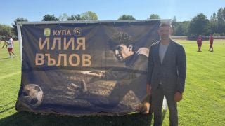 ЦСКА поднесе венец на стадион „Илия Вълов“