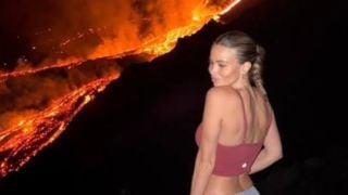 Скъсаха от критики сексапилната Леота заради скандални снимки