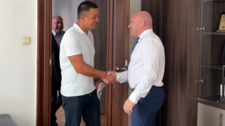 Министър Керязов награди Цанко Цанков след Ла Манша
