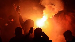 Сблъсъци между полицията и фенове на Левски в Атина, блокираха 20 автобуса