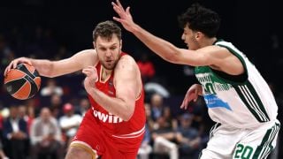 Грък хвърли топ бомба за Везенков