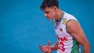 Aлекс Николов поведе елитна класация