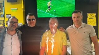 Ботев (Пловдив) изненада своя легенда с празнична торта
