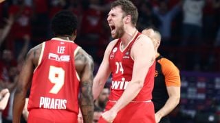Везенков изведе Олимпиакос до пореден финал