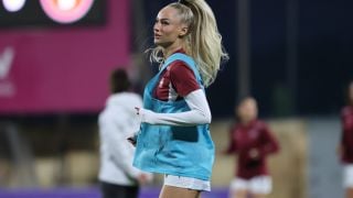 Най-секси футболистката в света обмисля бойкот срещу Израел