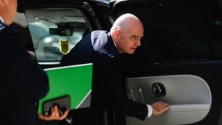 Нова атака по шефа на ФИФА, разкриха далавери за поне 3 милиона евро