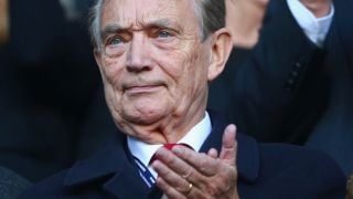 Почетният президент на Арсенал Кен Фрайър почина на 92 г.
