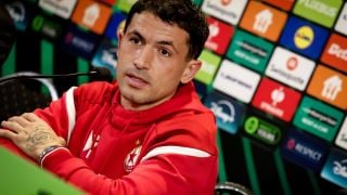Сенси за изкуствения терен: Харесва ми, топката ще е по-бърза