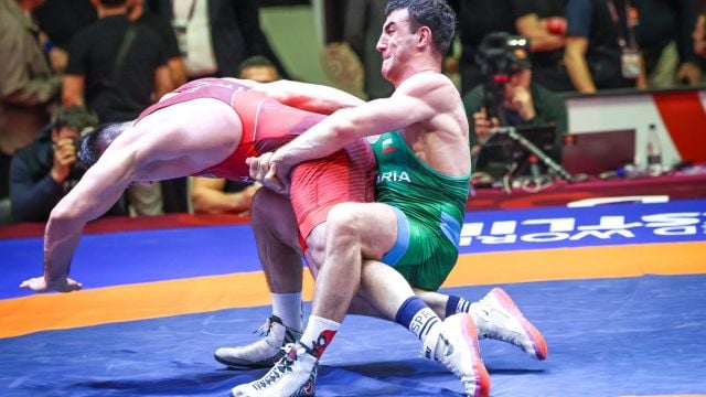 Двама българи на полуфиналите на Световното