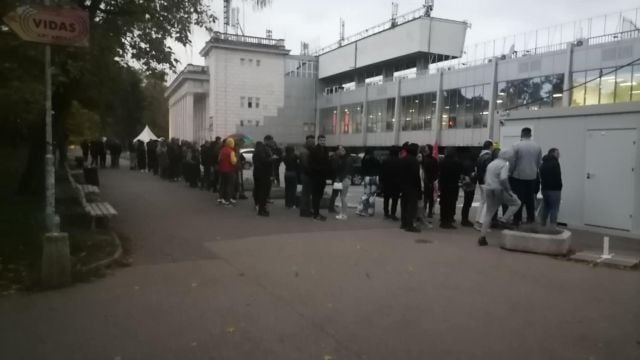 Край с билетите за първия мач на "Армията", Стойчо Младенов се сдоби с фен карта