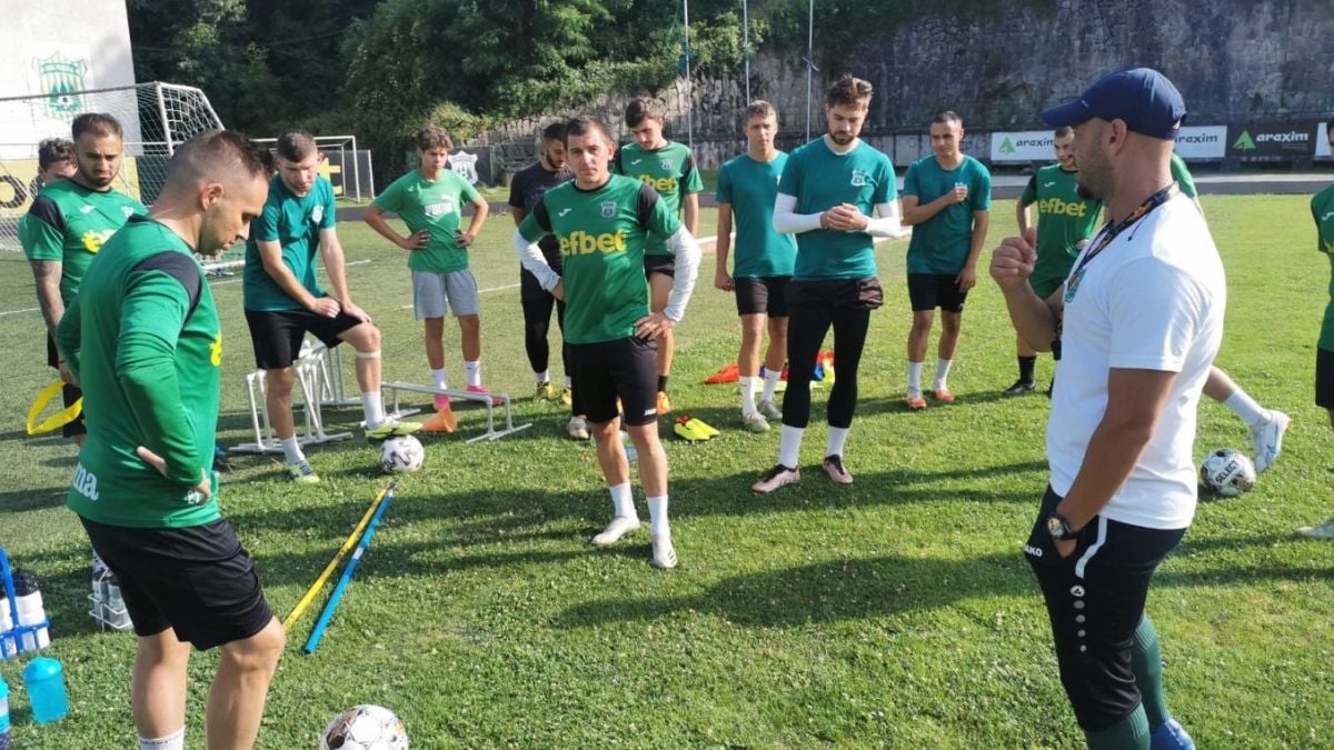 Няма милост за наш футболист след ритник и псувни по съдия