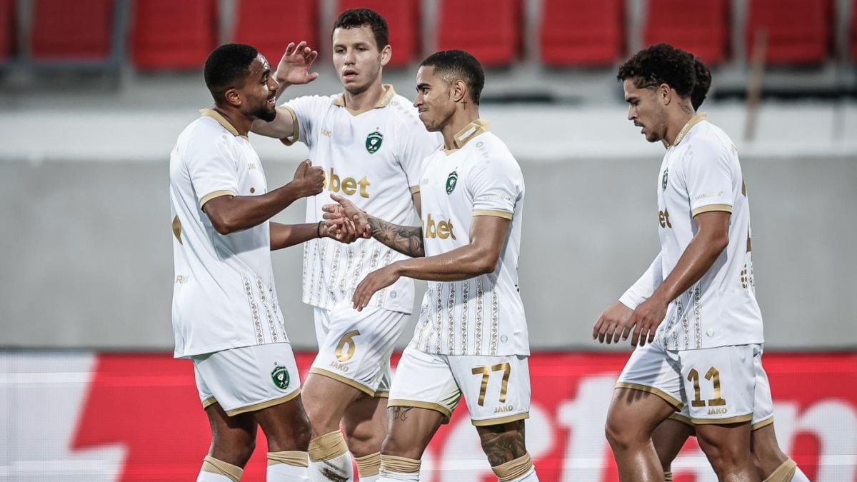 Лудогорец не се затрудни в Пловдив, догони Левски