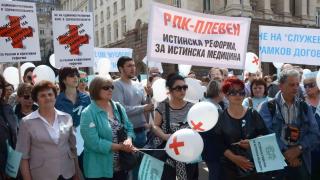 Лекари от цялата страна се обединиха, за да кажат "не" на Москов (СНИМКИ И ВИДЕО)