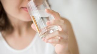 Японски учени обясниха как да отслабнем с вода
