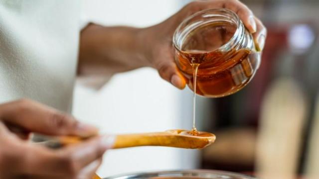 Може ли медът да помогне при всички видове кашлица? Лекар обяснява как да го използваме правилно
