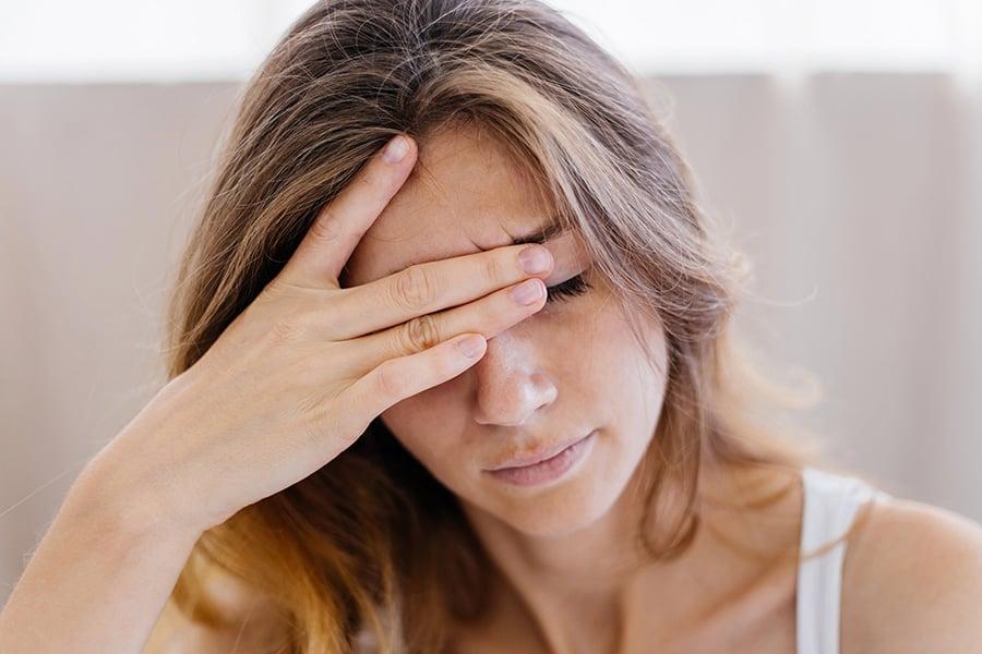 Как нервното напрежение се превръща в болка: психосоматичните сигнали на тялото