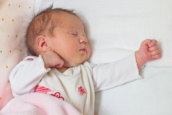 Защо бебетата се раждат с жълтеница