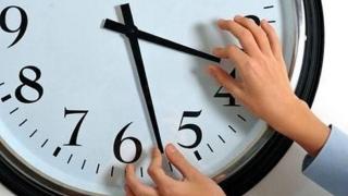 Как да се адаптираме лесно към лятното часово време през 2026 г.