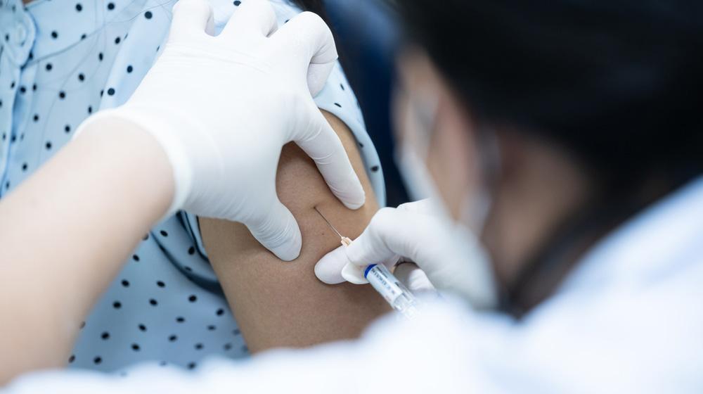 Безплатни ваксини срещу HPV и за жени до 21 г.