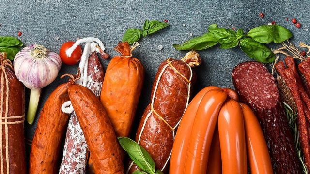 СЗО обяви кренвиршите и саламите за вредни