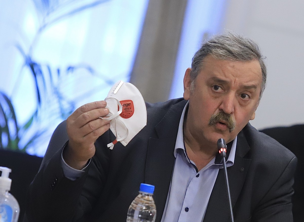 Съветите на проф. Тодор Кантарджиев: Как да се предпазим от вирусите през есента