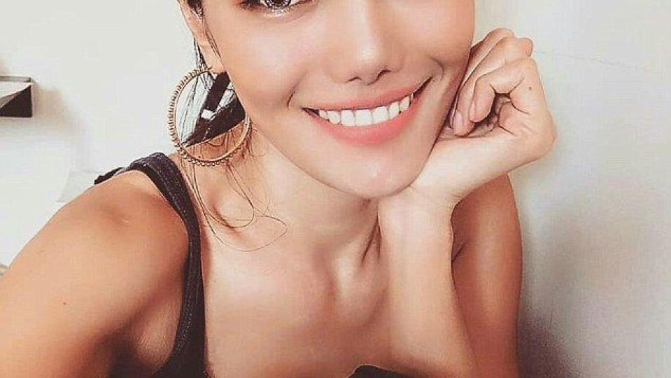 Красива жена бе обезобразена при немарливо увеличаване на миглите (СНИМКИ)