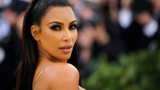 Нова мода: Сутиен със зърна е истински хит ВИДЕО