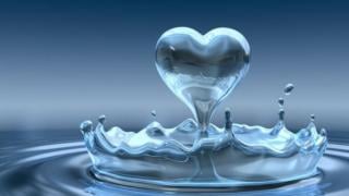 Жените онемяха от този лесен и странен трик с купа студена вода