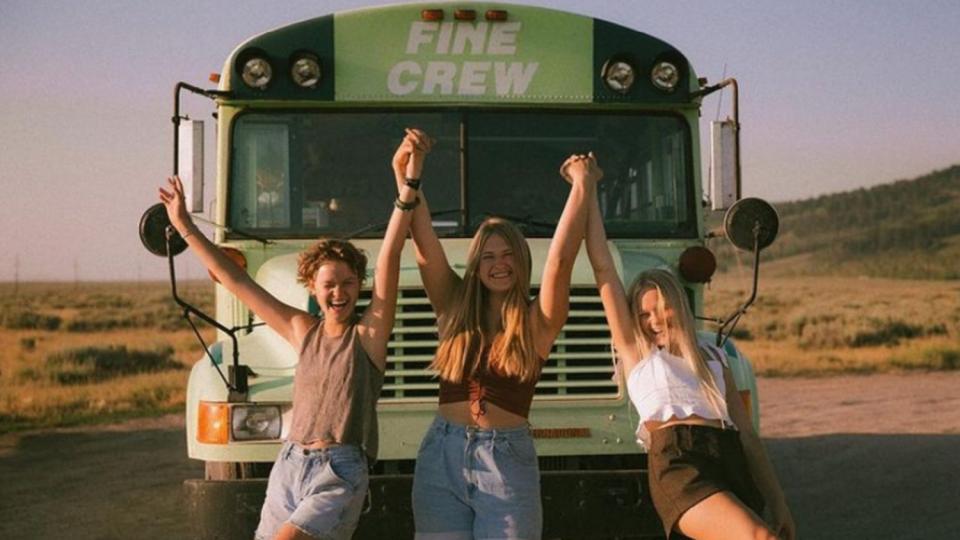 Три дами, едно гадже: Как един неверник създаде ново женско приятелство