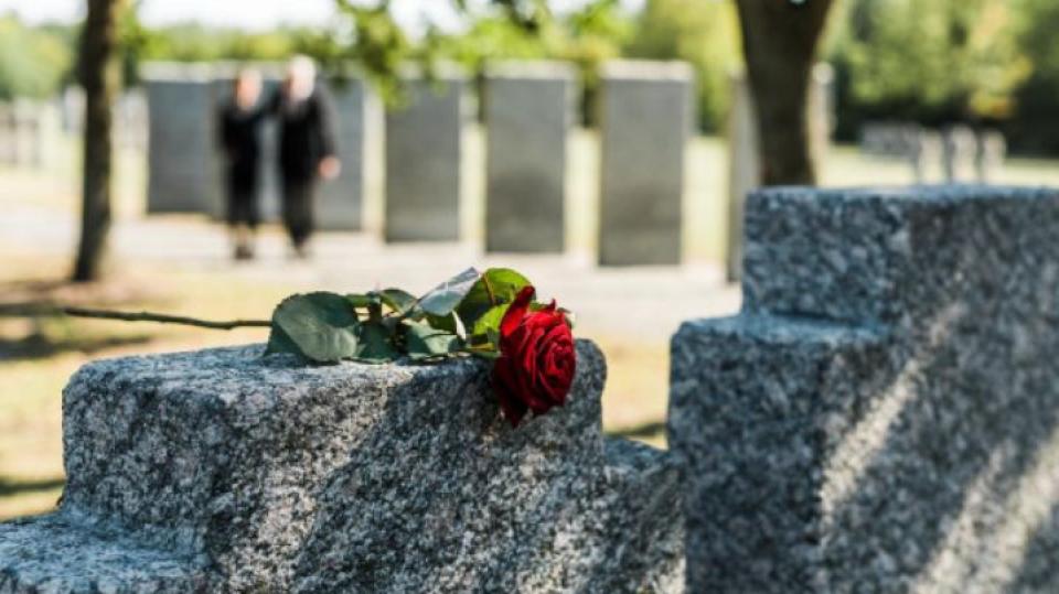 Никога не правете тези неща на гробищата! Ще си навлечете зло