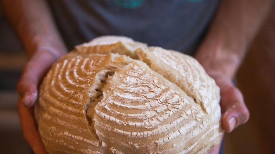 Страхотна предколедна рецепта за содена питка с газирана вода