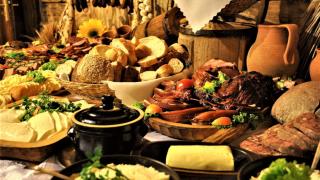 В четвъртък се спазват куп обичаи за блага година, трапезата не минава без...