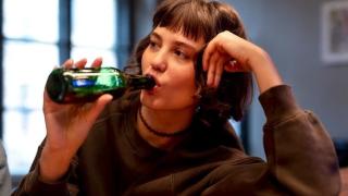 Внимание дами: Ще ви пораснат мустаци, ако пиете този алкохол