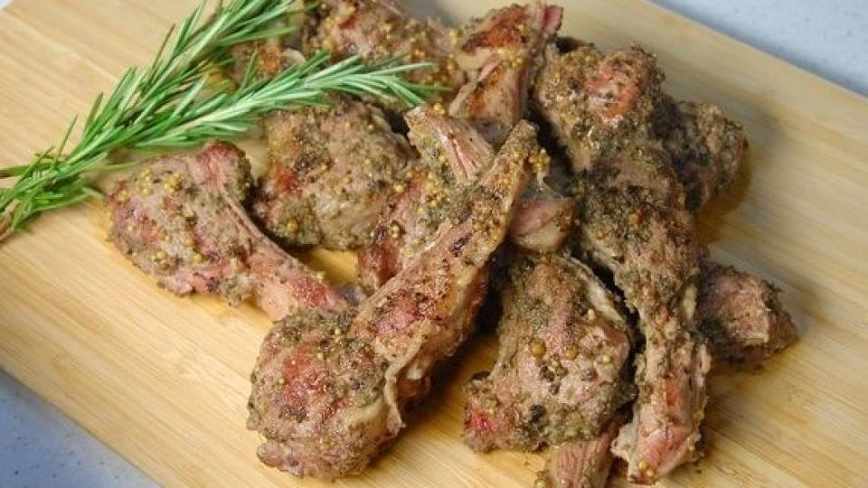 Няма наяждане с тези агнешки ребърца в марината от провансалски билки