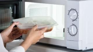 Никога не претопляйте тези храни, превръщат се в смъртоносна бомба!